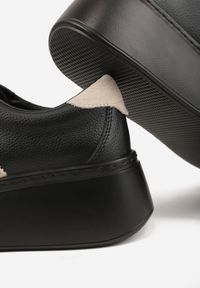 Born2be - Czarno-Beżowe Skórzane Sneakersy na Grubej Podeszwie z Geometrycznym Wzorem Rivimi. Okazja: na co dzień. Kolor: czarny. Materiał: skóra. Wzór: geometria #4