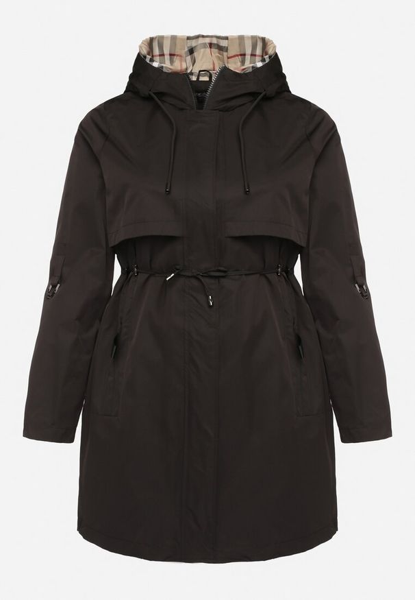 Born2be - Czarna Kurtka Taliowana Daiellea. Okazja: na spacer, na co dzień. Kolekcja: plus size. Kolor: czarny. Materiał: jeans. Styl: casual, elegancki