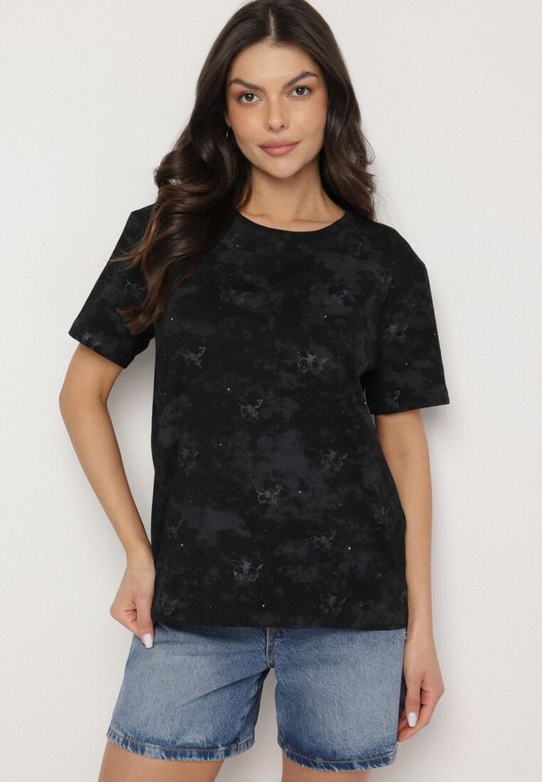 Born2be - Czarny T-shirt Bawełniany w Print w Motylki Tenorea. Kolor: czarny. Materiał: bawełna. Wzór: nadruk. Styl: klasyczny