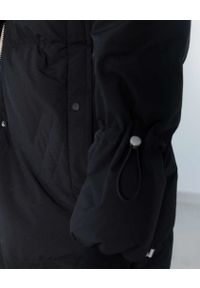 BOSIDENG - Czarna pikowana kurtka z naturalnym futrem. Okazja: na co dzień. Kolor: czarny. Materiał: futro. Sezon: zima. Styl: casual, klasyczny #3