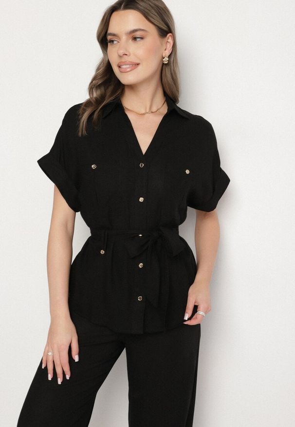 Born2be - Czarny Komplet z Bawełną Koszula Ozdobiona Paskiem i Spodnie Rinosella. Kolor: czarny. Materiał: bawełna. Wzór: aplikacja