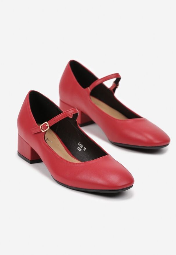 Born2be - Czerwone Eleganckie Czółenka na Słupku z Zapięciem na Sprzączkę Vaimana. Okazja: na spotkanie biznesowe. Zapięcie: sprzączka. Kolor: czerwony. Sezon: lato. Obcas: na słupku. Styl: elegancki. Wysokość obcasa: średni
