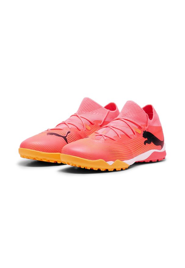 Puma - Buty piłkarskie FUTURE 7 MATCH TT PUMA Sunset Glow Black Sun Stream Pink Orange. Kolor: wielokolorowy, żółty, czarny, pomarańczowy. Materiał: materiał, syntetyk. Sport: piłka nożna