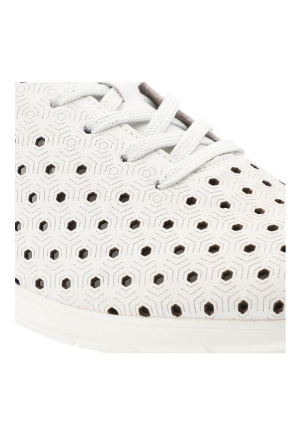 Białe Półbuty Remonte Płaskie Ażurowe Obuwie Damskie. Okazja: na co dzień. Zapięcie: sznurówki. Kolor: biały. Materiał: skóra. Wzór: ażurowy. Styl: casual, elegancki, klasyczny