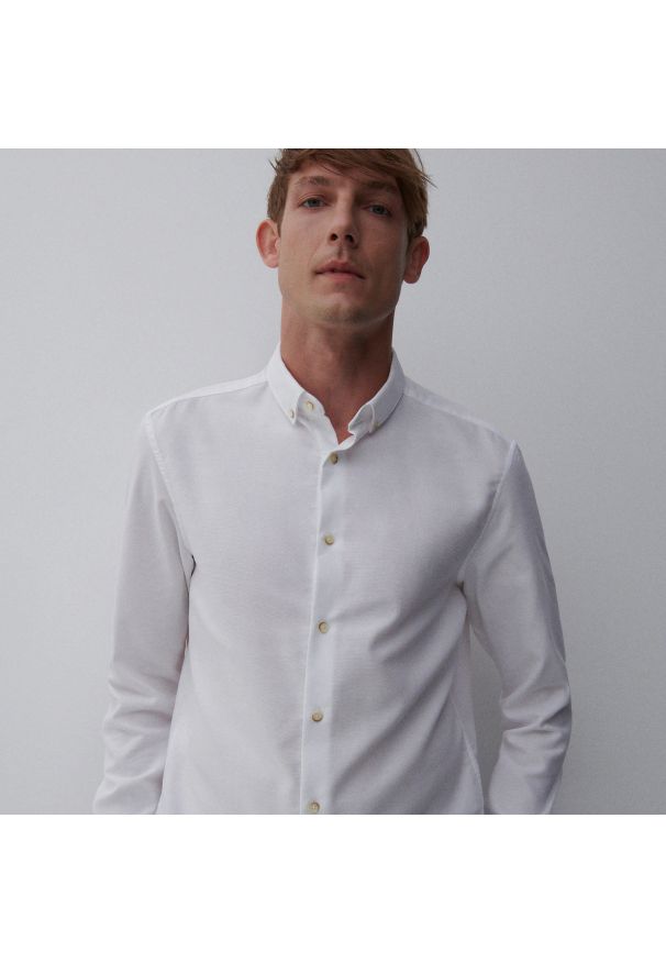 Reserved - Koszula ze strukturalnej tkaniny - Biały. Kolor: biały. Materiał: tkanina