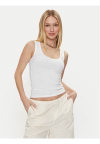 Gina Tricot Top Basic 22931 Biały Slim Fit. Kolor: biały. Materiał: bawełna #1
