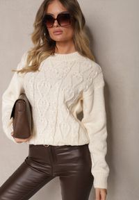 Renee - Jasnobeżowy Sweter z Wełną Ozdobnym Splotem i Ściągaczem Nariae. Okazja: na co dzień. Kolor: beżowy. Materiał: wełna. Długość rękawa: długi rękaw. Długość: długie. Wzór: ze splotem. Styl: casual, elegancki #2