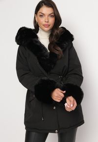 Born2be - Czarna Kurtka Parka z Futerkiem i Ściągaczem Hegade. Kolor: czarny. Materiał: futro. Wzór: aplikacja #4