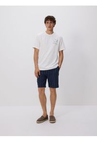 Reserved - Szorty regular z lnem - granatowy. Kolor: niebieski. Materiał: len #1
