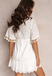 Renee - Biała Bawełniana Sukienka Boho z Haftem i Sznureczkami Ladora. Kolor: biały. Materiał: bawełna. Wzór: haft. Styl: boho. Długość: mini #3