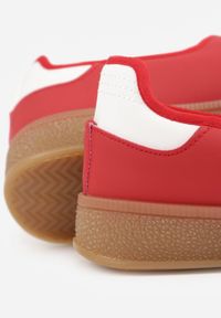 Born2be - Czerwone Tenisówki w Stylu Balerinek z Zapięciem na Rzep Talwan. Okazja: na spacer, na co dzień. Zapięcie: rzepy. Kolor: czerwony. Materiał: jeans. Sport: turystyka piesza #6