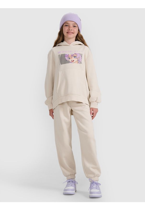 4f - 4F Bluza dresowa nierozpinana z kapturem dziewczęca - biała 122 (6-7 lat). Okazja: na uczelnię, na co dzień, na spacer. Typ kołnierza: kaptur. Kolor: biały. Materiał: dresówka. Wzór: ze splotem, gładki. Sezon: lato. Styl: elegancki, sportowy, casual