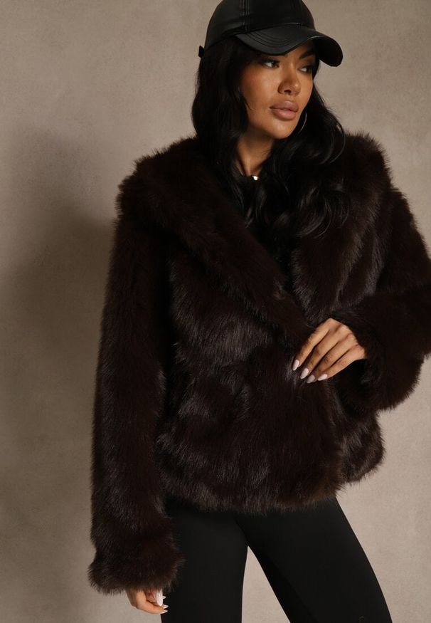 Renee - Brązowa Kurtka Futerko z Nieodpinanym Kapturem Vetisala. Okazja: na co dzień. Kolor: brązowy. Materiał: futro. Styl: elegancki, casual