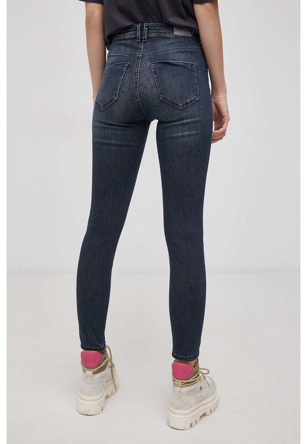 only - Only Jeansy Blake damskie high waist. Stan: podwyższony. Kolor: niebieski
