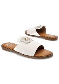 Białe Klapki Givana Modne Obuwie Damskie. Okazja: na imprezę. Kolor: biały. Sezon: lato. Styl: elegancki #3