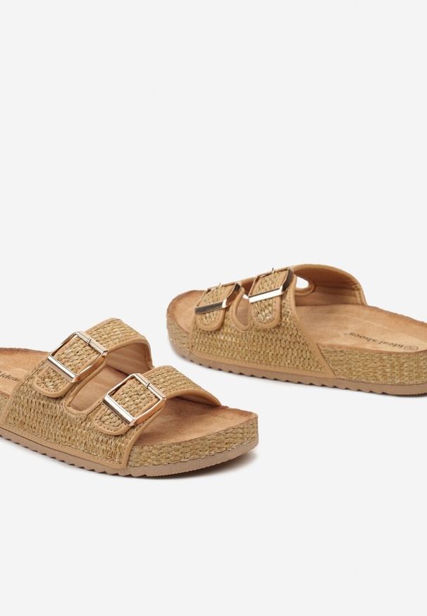 Born2be - Beżowe Klapki na Grubej Podeszwie Ozdobione Plecionką i Klamrami Anerie. Kolor: beżowy. Wzór: aplikacja. Sezon: lato. Styl: boho