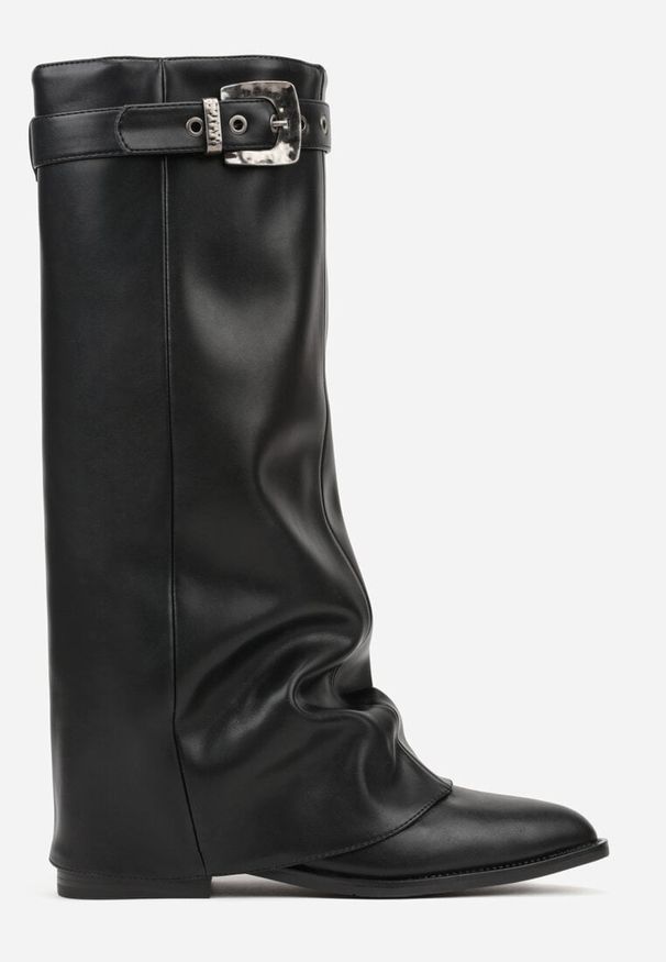 Renee - Czarne Kozaki ze Szpiczastym Noskiem i Wywiniętą Cholewką ze Sprzączką Tusenia. Nosek buta: szpiczasty. Zapięcie: sprzączka. Kolor: czarny. Materiał: jeans, koronka. Szerokość cholewki: normalna