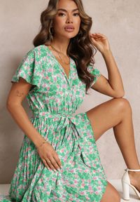 Renee - Zielona Plisowana Sukienka Maxi w Kwiatki z Gumką w Talii Ikama. Kolor: zielony. Materiał: materiał. Wzór: kwiaty. Długość: maxi #5