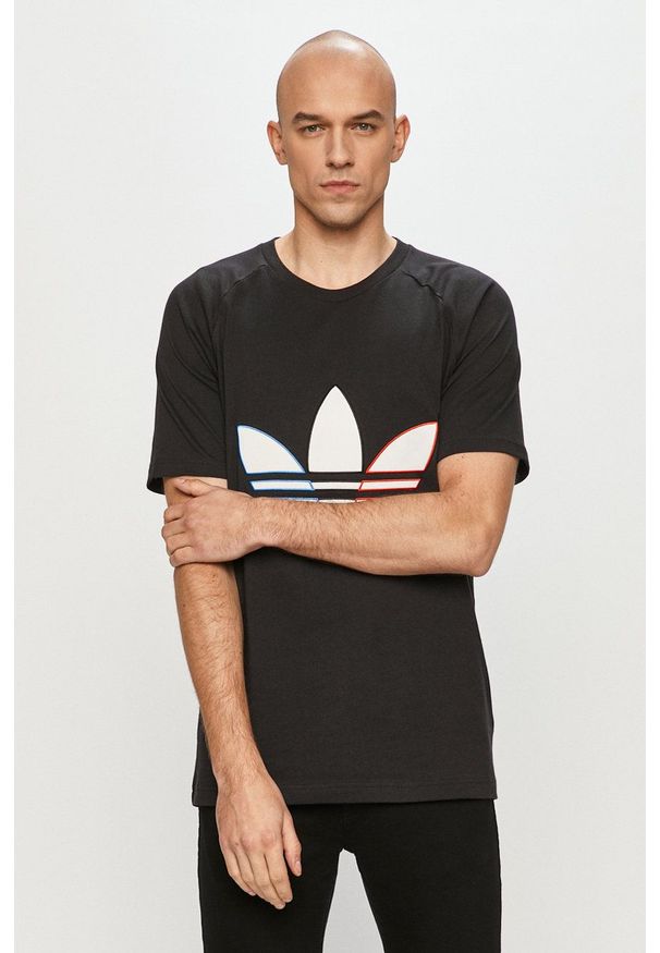 adidas Originals - T-shirt. Kolor: czarny. Długość rękawa: raglanowy rękaw. Wzór: aplikacja
