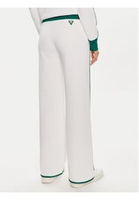 Guess Spodnie dresowe V4GB02 KBFB2 Zielony Regular Fit. Kolor: zielony. Materiał: syntetyk #4