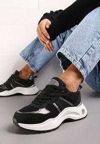 Renee - Czarne Sneakersy z Tłoczonego Materiału z Brokatowymi i Metalicznymi Wstawkami Thermia. Kolor: czarny. Materiał: materiał. Szerokość cholewki: normalna #1