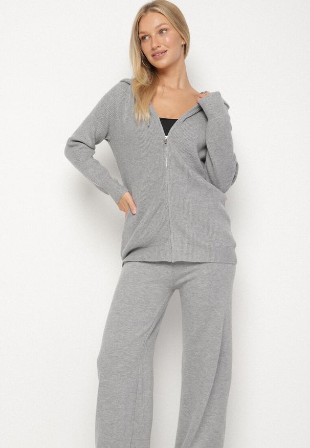 Born2be - Ciemnoszary Komplet Dzianinowy z Wełną Bluza z Kapturem i Szerokie Spodnie Otisela. Kolor: szary. Materiał: dzianina, wełna. Sport: turystyka piesza