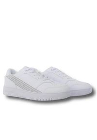 Buty do chodzenia dla dzieci Champion Alter Low G GS. Zapięcie: sznurówki. Kolor: biały. Materiał: syntetyk, tkanina, materiał. Szerokość cholewki: normalna. Sport: turystyka piesza