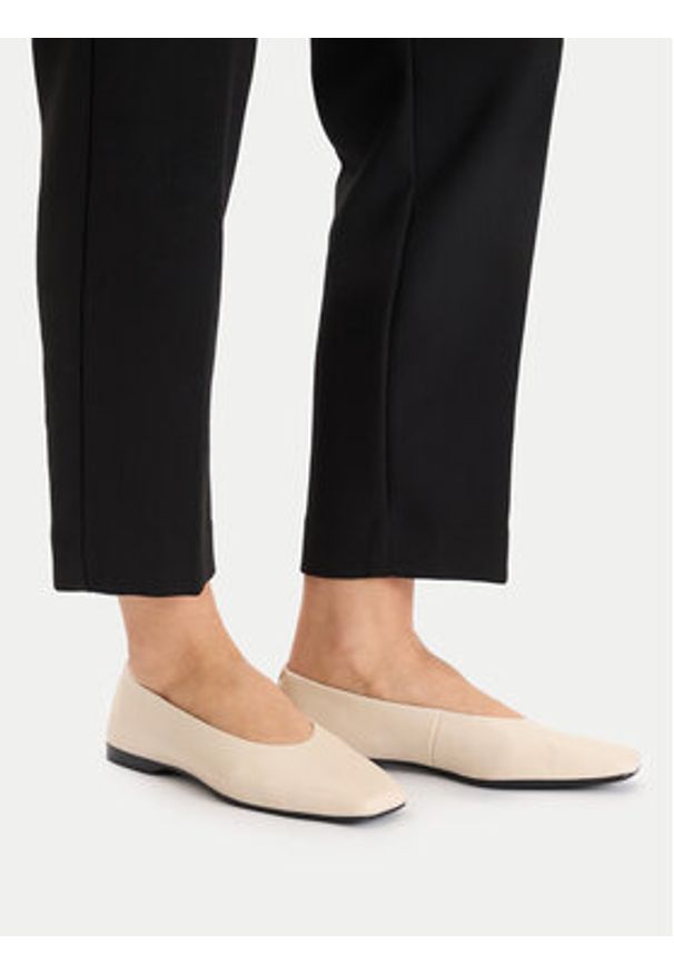 Vagabond Shoemakers Baleriny Delia 5907-101-02 Beżowy. Kolor: beżowy. Materiał: skóra