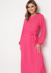Born2be - Różowa Rozkloszowana Sukienka Maxi z Plisowanym Dołem i Wiązanym Paskiem Nollira. Kolor: różowy. Materiał: materiał. Długość rękawa: długi rękaw. Typ sukienki: plisowane. Styl: elegancki. Długość: maxi #6