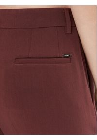 DKNY Spodnie materiałowe UG3PX312 Bordowy Regular Fit. Kolor: czerwony. Materiał: materiał, syntetyk