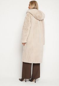Born2be - Beżowy Płaszcz Pluszowy z Kapturem Zereta. Okazja: na co dzień, na imprezę. Typ kołnierza: kaptur. Kolor: beżowy. Materiał: jeans. Długość rękawa: długi rękaw. Długość: długie. Sezon: jesień, wiosna. Styl: casual, elegancki #2