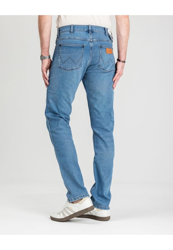 Wrangler - WRANGLER MĘSKIE SPODNIE JEANSOWE WRANGLER GREENSBORO COOL TWIST W15QYLZ70 112330710