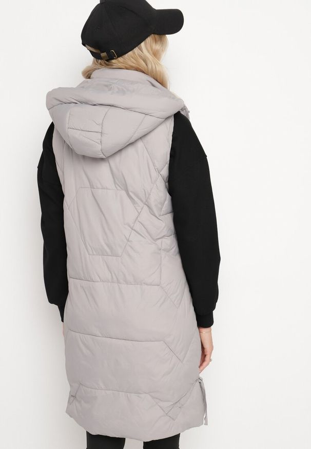 Born2be - Szara Pikowana Kamizelka z Odpinanym Kapturem i Ściągaczami Lorianvia. Okazja: na co dzień, na spacer. Kolor: szary. Materiał: jeans. Styl: casual, elegancki, sportowy