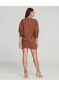 RETROFETE - Brązowa sukienka z asymetrycznym dołem Nova. Kolor: brązowy. Materiał: bawełna, prążkowany. Typ sukienki: asymetryczne. Długość: mini #5
