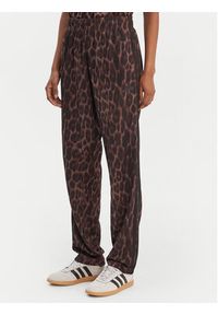 Adidas - adidas Dres Essentials 3-Stripes Animal JZ0927 Brązowy Regular Fit. Kolor: brązowy. Materiał: syntetyk #4