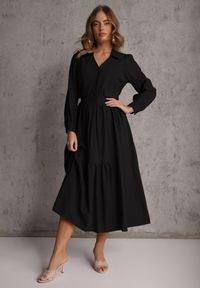 Renee - Czarna Rozkloszowana Sukienka Koszulowa z Bawełny i Wiskozy Zdobiona Klapami Gleta. Okazja: na co dzień. Kolor: czarny. Materiał: wiskoza, bawełna. Wzór: aplikacja. Typ sukienki: koszulowe. Styl: casual, elegancki #1