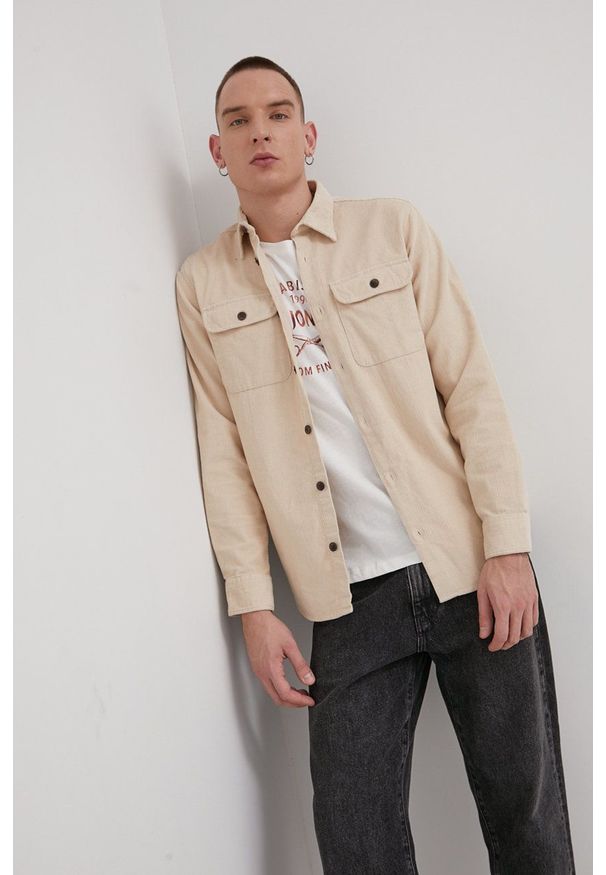 Jack & Jones - Koszula bawełniana. Okazja: na co dzień. Typ kołnierza: kołnierzyk klasyczny. Kolor: beżowy. Materiał: bawełna. Długość rękawa: długi rękaw. Długość: długie. Styl: klasyczny, casual