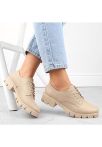 Półbuty damskie oksfordki beżowe M.Daszyński MR23119-5. Kolor: beżowy. Materiał: skóra ekologiczna. Obcas: na obcasie. Wysokość obcasa: średni #1