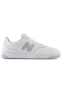 Buty unisex New Balance BB80GRY – białe. Okazja: na co dzień. Kolor: biały. Materiał: guma, materiał, skóra, syntetyk. Szerokość cholewki: normalna. Sport: turystyka piesza, koszykówka