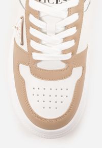 Renee - Beżowo-Białe Sneakersy Vices na Platformie z Perforacją i Geometryczną Aplikacją Vilvesia. Okazja: na co dzień. Kolor: beżowy. Materiał: jeans. Wzór: geometria, aplikacja. Obcas: na platformie #6