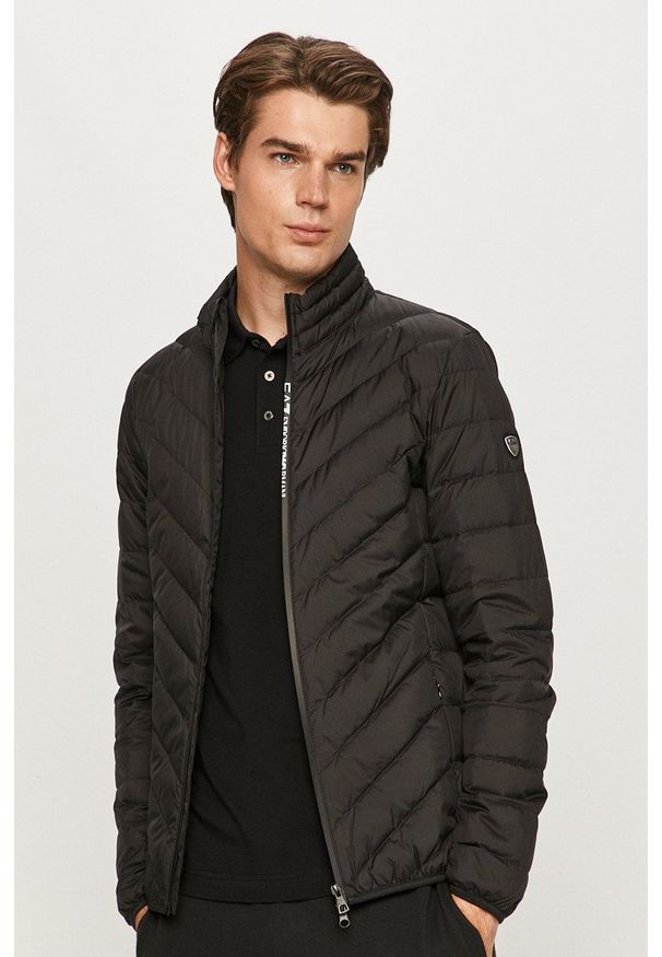 EA7 Emporio Armani kurtka puchowa męska kolor czarny zimowa. Okazja: na co dzień. Kolor: czarny. Materiał: puch. Sezon: zima. Styl: casual