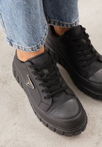 Born2be - Czarne Casualowe Sneakersy VICES na Grubej Podeszwie z Tłoczeniami Therelle. Okazja: na co dzień. Kolor: czarny. Materiał: dzianina, jeans #7