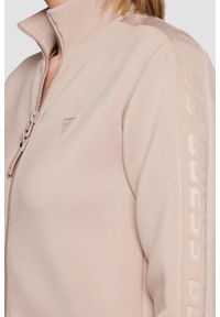 Guess - GUESS Różowa bluza damska z lampasami New Allie Scuba. Kolor: różowy. Materiał: materiał. Styl: elegancki #5