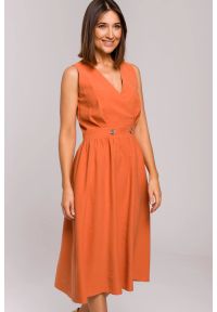 Sukienki.shop - Sukienka rozkloszowana z dekoltem V i zaznaczoną talią lato. Materiał: materiał. Sezon: lato #4