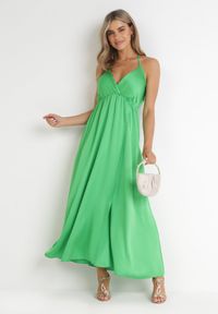 Born2be - Jasnozielona Sukienka Hyrmaea. Kolor: zielony. Materiał: koronka. Długość rękawa: bez rękawów. Typ sukienki: kopertowe. Styl: wakacyjny. Długość: maxi