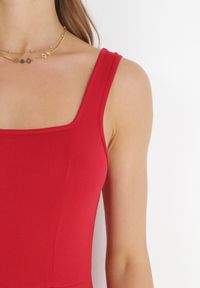 Born2be - Czerwona Rozkloszowana Sukienka Midi na Szerokich Ramiączkach z Okrągłym Dekoltem Zateni. Kolor: czerwony. Materiał: materiał. Długość rękawa: na ramiączkach. Wzór: gładki. Typ sukienki: rozkloszowane. Długość: midi #3