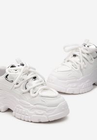 Renee - Białe Sneakersy z Podwójnymi Sznurówkami i Tłoczoną Platformą Luppoa. Kolor: biały. Materiał: jeans, dzianina. Obcas: na platformie #3