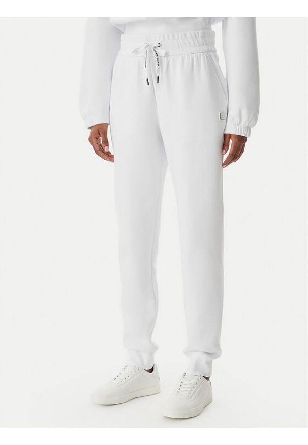 Armani Exchange Spodnie dresowe XW001745 AF10818 U0002 Biały Regular Fit. Kolor: biały. Materiał: bawełna