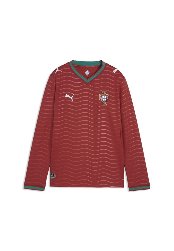 Puma - Młodzieżowa koszulka domowa z długim rękawem reprezentacji Portugalii 2026 PUMA. Kolor: czerwony, wielokolorowy, zielony. Długość rękawa: długi rękaw. Długość: długie. Sport: piłka nożna