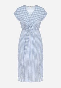 Born2be - Niebieska Ażurowa Sukienka z Wiskozą Ozdobiona Marszczeniem Nelsedi. Okazja: na co dzień. Typ kołnierza: dekolt w kształcie V. Kolor: niebieski. Materiał: wiskoza. Wzór: aplikacja, ażurowy. Sezon: lato. Typ sukienki: proste. Styl: casual, elegancki #7